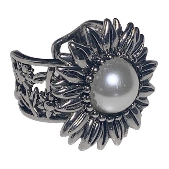 ADJUSTABLE SILVER PLATED PEARL 
SUNFLOWER  RING SZ 6.5 - Picture 2 of 6